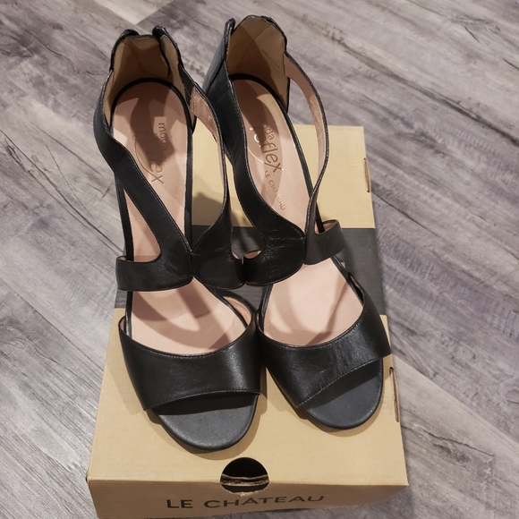 Le Chateau Black shoes - Picture 2 of 6